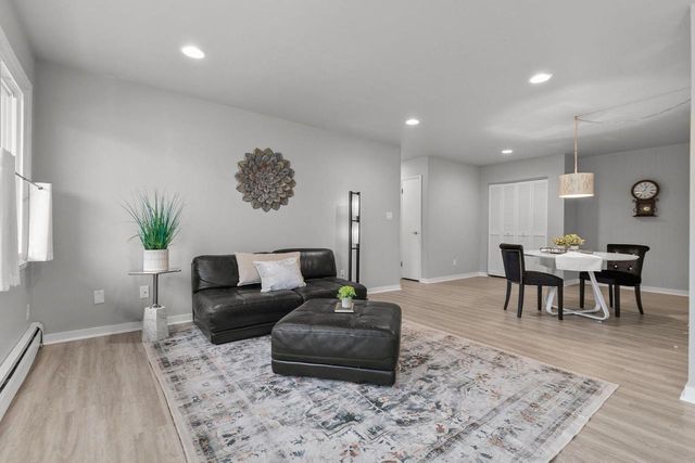 10 GREEN BAY COURT #105, Appleton, WI 54911