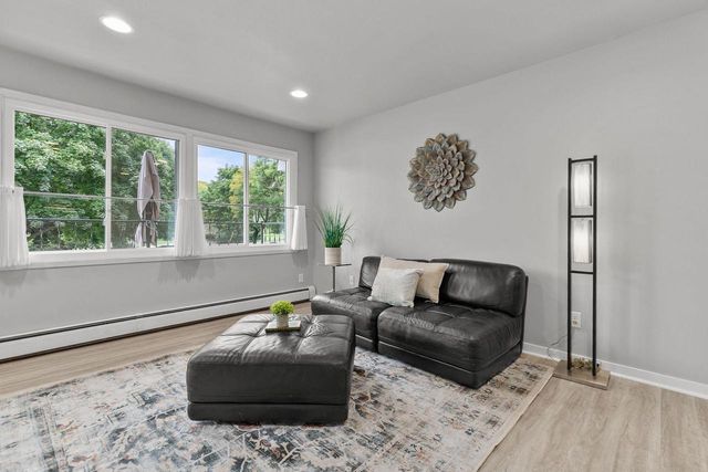 10 GREEN BAY COURT #105, Appleton, WI 54911