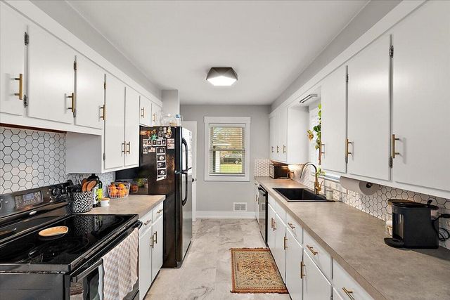 2538 Rosewood Street, Jenison, MI 49428
