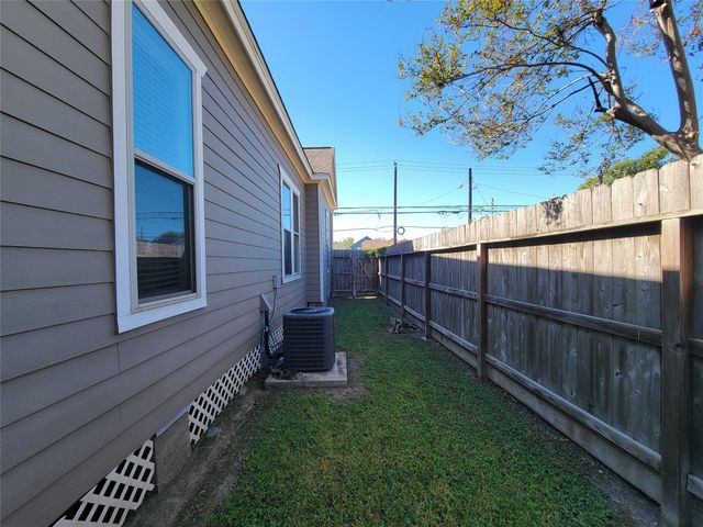 2604 Cochran Street, Houston, TX 77009