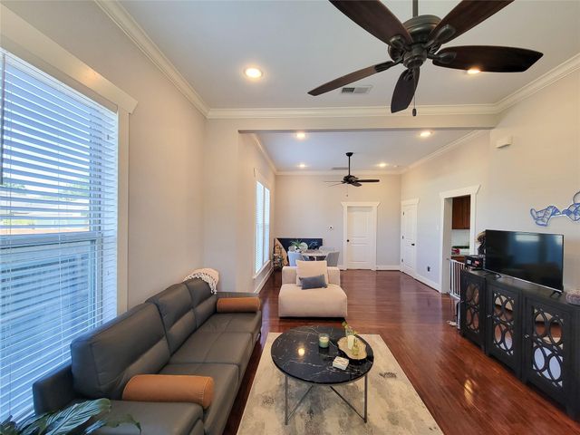 2604 Cochran Street, Houston, TX 77009