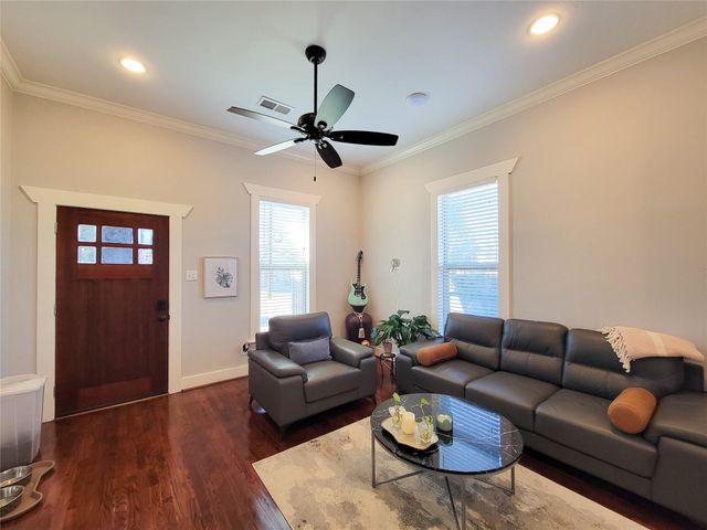 2604 Cochran Street, Houston, TX 77009