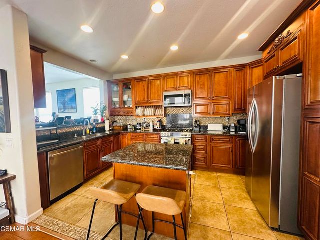 224 Rustling Heights Court, Simi Valley, CA 93065