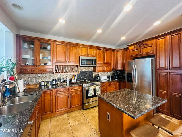 224 Rustling Heights Court, Simi Valley, CA 93065