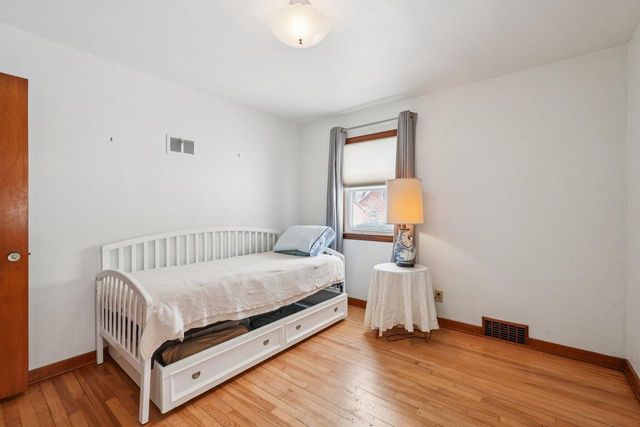 4271 S 5th STREET, Milwaukee, WI 53207