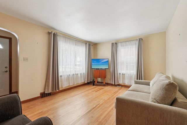 4271 S 5th STREET, Milwaukee, WI 53207