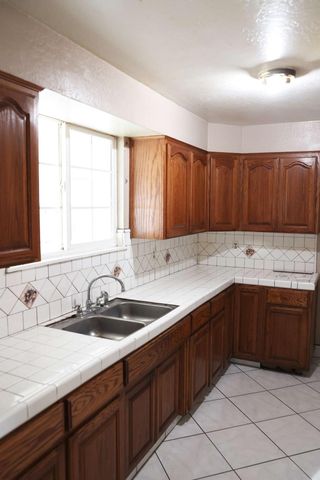 2014 W Houston Avenue, Visalia, CA 93291