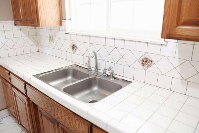 2014 W Houston Avenue, Visalia, CA 93291