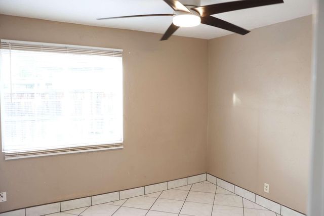 2014 W Houston Avenue, Visalia, CA 93291