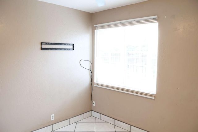 2014 W Houston Avenue, Visalia, CA 93291