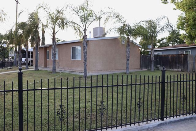 2014 W Houston Avenue, Visalia, CA 93291