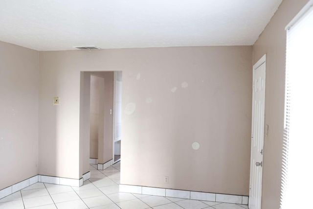 2014 W Houston Avenue, Visalia, CA 93291