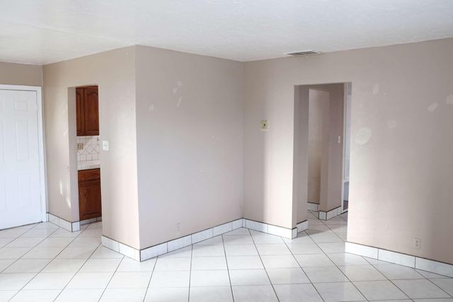 2014 W Houston Avenue, Visalia, CA 93291