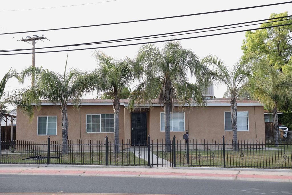 2014 W Houston Avenue, Visalia, CA 93291