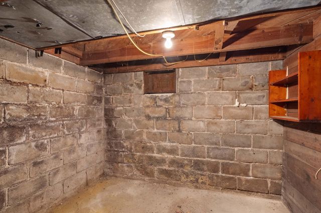 2 RIVERSIDE DR, Boonville, MO 65233