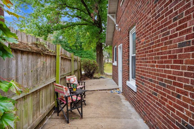 2 RIVERSIDE DR, Boonville, MO 65233