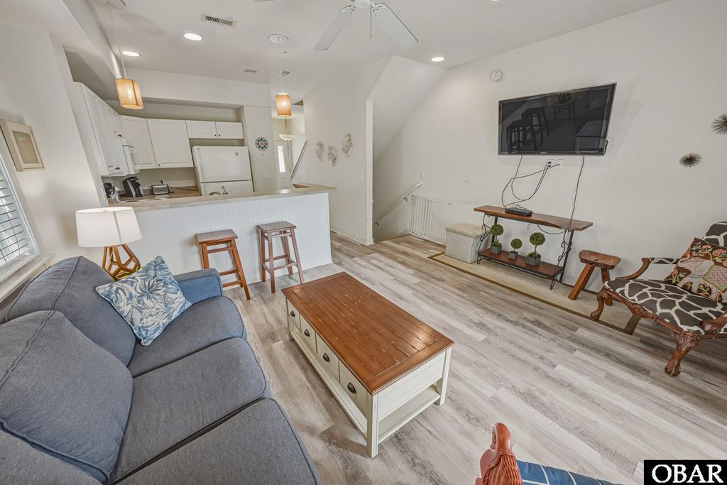 Image 12 of property listing at 1103 Cambridge Rd Unit 303-F, Kill Devil Hills, NC 27948