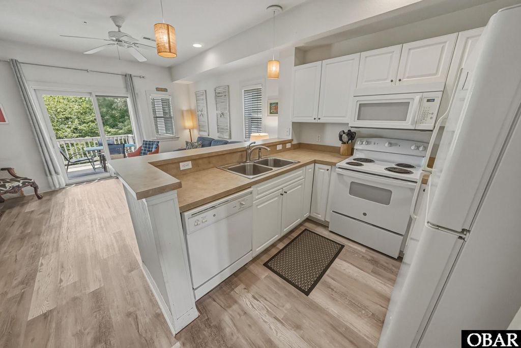 Image 8 of property listing at 1103 Cambridge Rd Unit 303-F, Kill Devil Hills, NC 27948