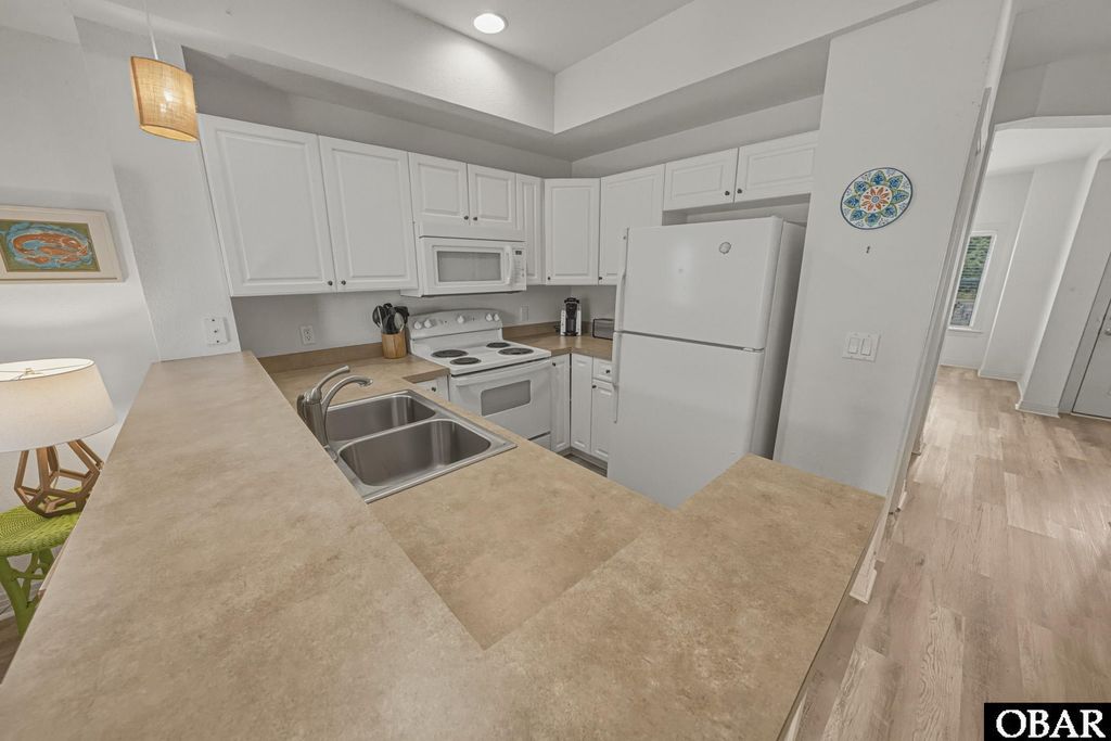 Image 9 of property listing at 1103 Cambridge Rd Unit 303-F, Kill Devil Hills, NC 27948