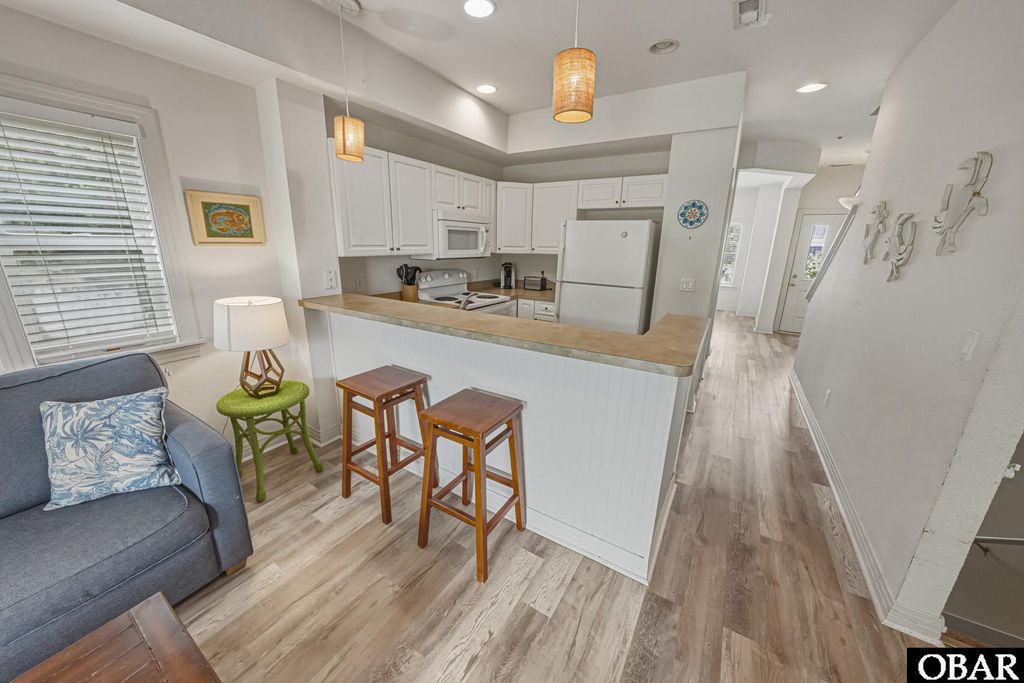 Image 10 of property listing at 1103 Cambridge Rd Unit 303-F, Kill Devil Hills, NC 27948