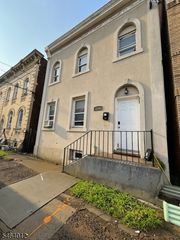 215 Macarthur Ave, Garfield City, NJ 07026