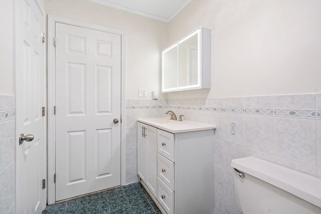 5 Walker Rd 2, North Andover, MA 01845