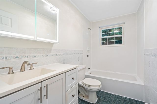 5 Walker Rd 2, North Andover, MA 01845