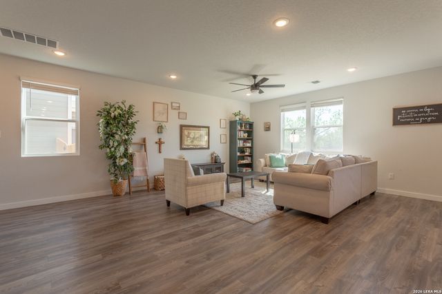 9931 Forestier Grn, San Antonio, TX 78221