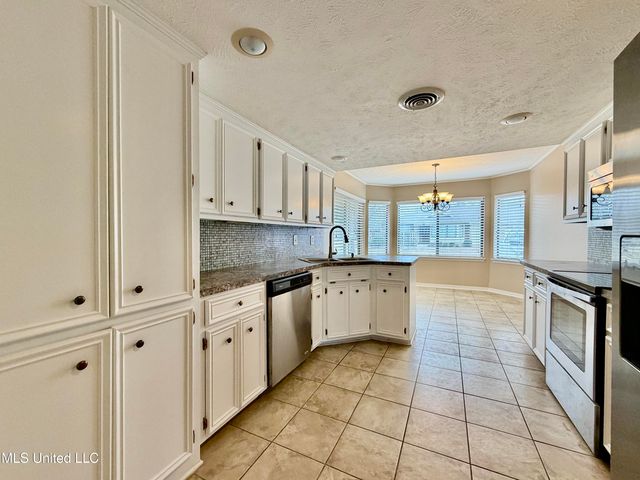 100 Villa Way, Clinton, MS 39056