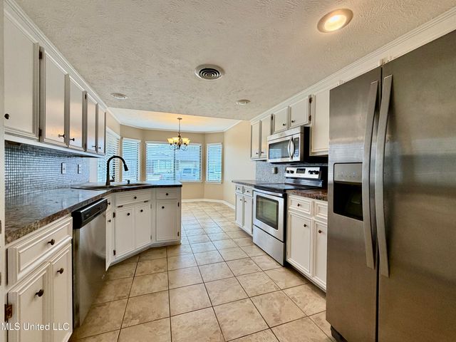 100 Villa Way, Clinton, MS 39056