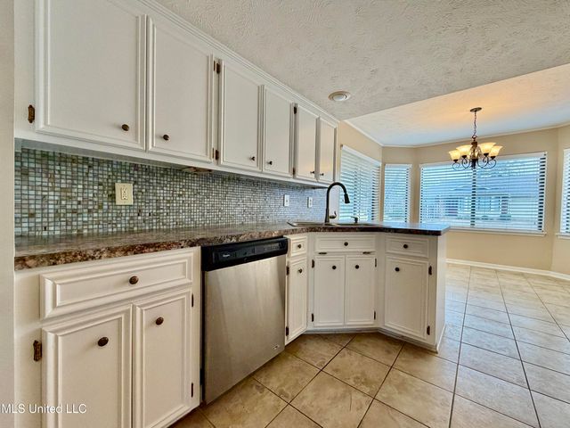 100 Villa Way, Clinton, MS 39056