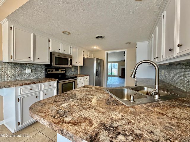 100 Villa Way, Clinton, MS 39056