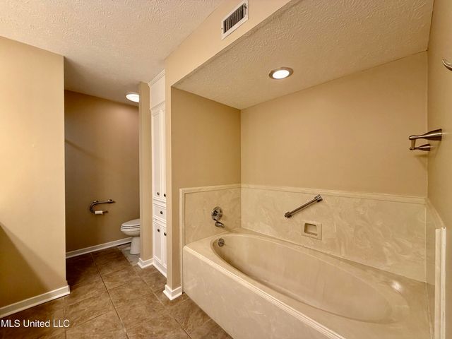 100 Villa Way, Clinton, MS 39056