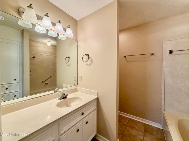 100 Villa Way, Clinton, MS 39056