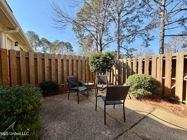 100 Villa Way, Clinton, MS 39056