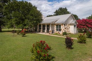 672 Clearfork RD, Lockhart, TX 78644