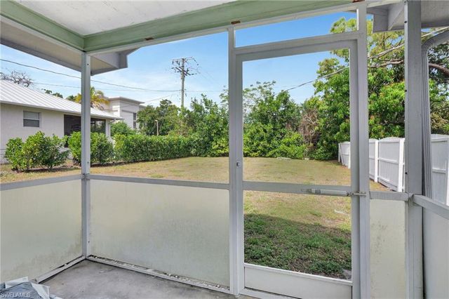 1009 Ridge ST, Naples, FL 34103