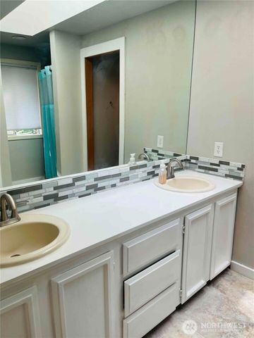 8602 164th Street Ct E, Puyallup, WA 98375