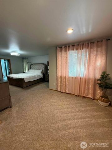 8602 164th Street Ct E, Puyallup, WA 98375