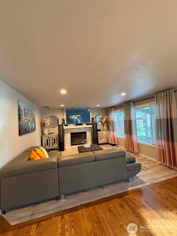 8602 164th Street Ct E, Puyallup, WA 98375