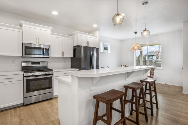 2555 NW Ivy Way, Redmond, OR 97756