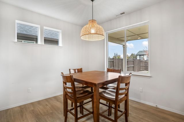 2555 NW Ivy Way, Redmond, OR 97756