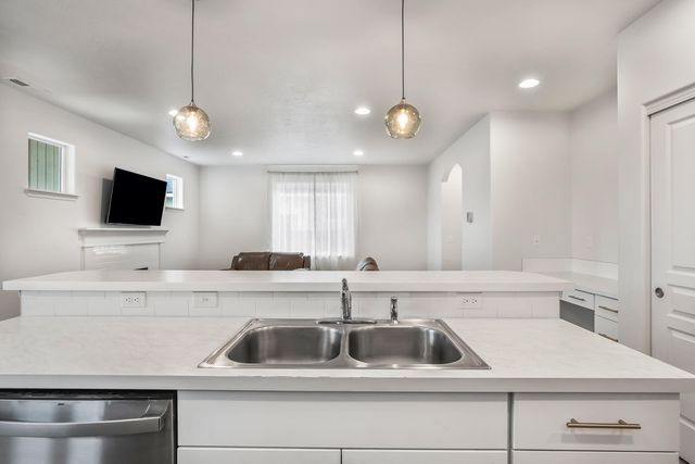 2555 NW Ivy Way, Redmond, OR 97756