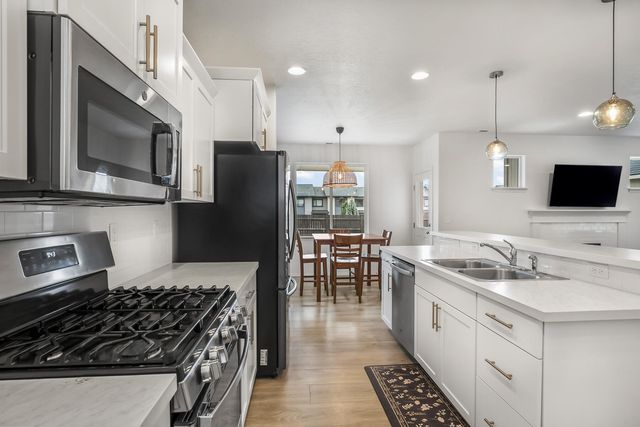 2555 NW Ivy Way, Redmond, OR 97756