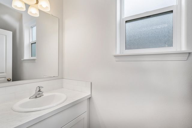 2555 NW Ivy Way, Redmond, OR 97756