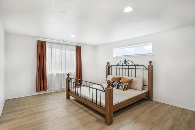 2555 NW Ivy Way, Redmond, OR 97756