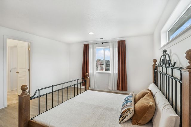 2555 NW Ivy Way, Redmond, OR 97756