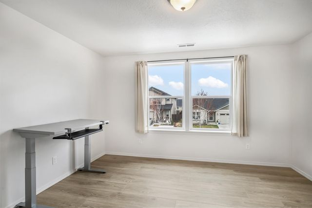 2555 NW Ivy Way, Redmond, OR 97756