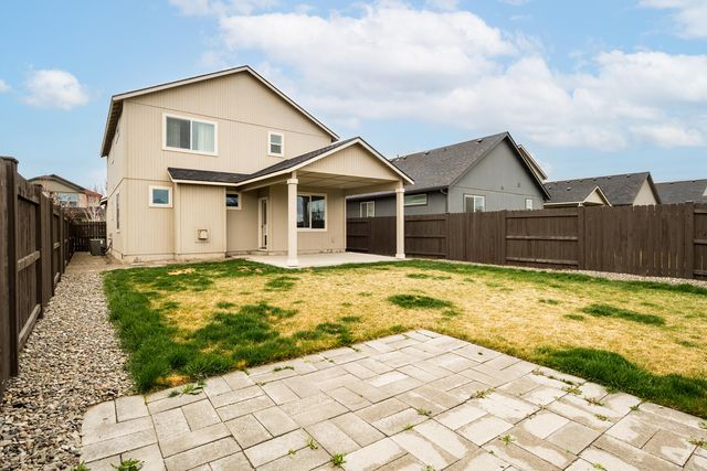 2555 NW Ivy Way, Redmond, OR 97756