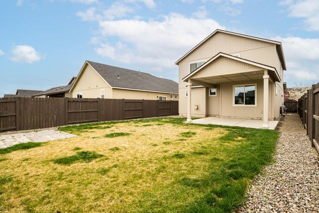 2555 NW Ivy Way, Redmond, OR 97756